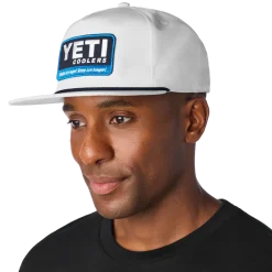 YETI Coolers® Wildly Stronger pet met platte klep en touwversiering