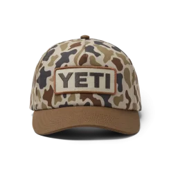 YETI® Wetlands middelhoge pet met platte klep in camouflagestijl, met logobadge