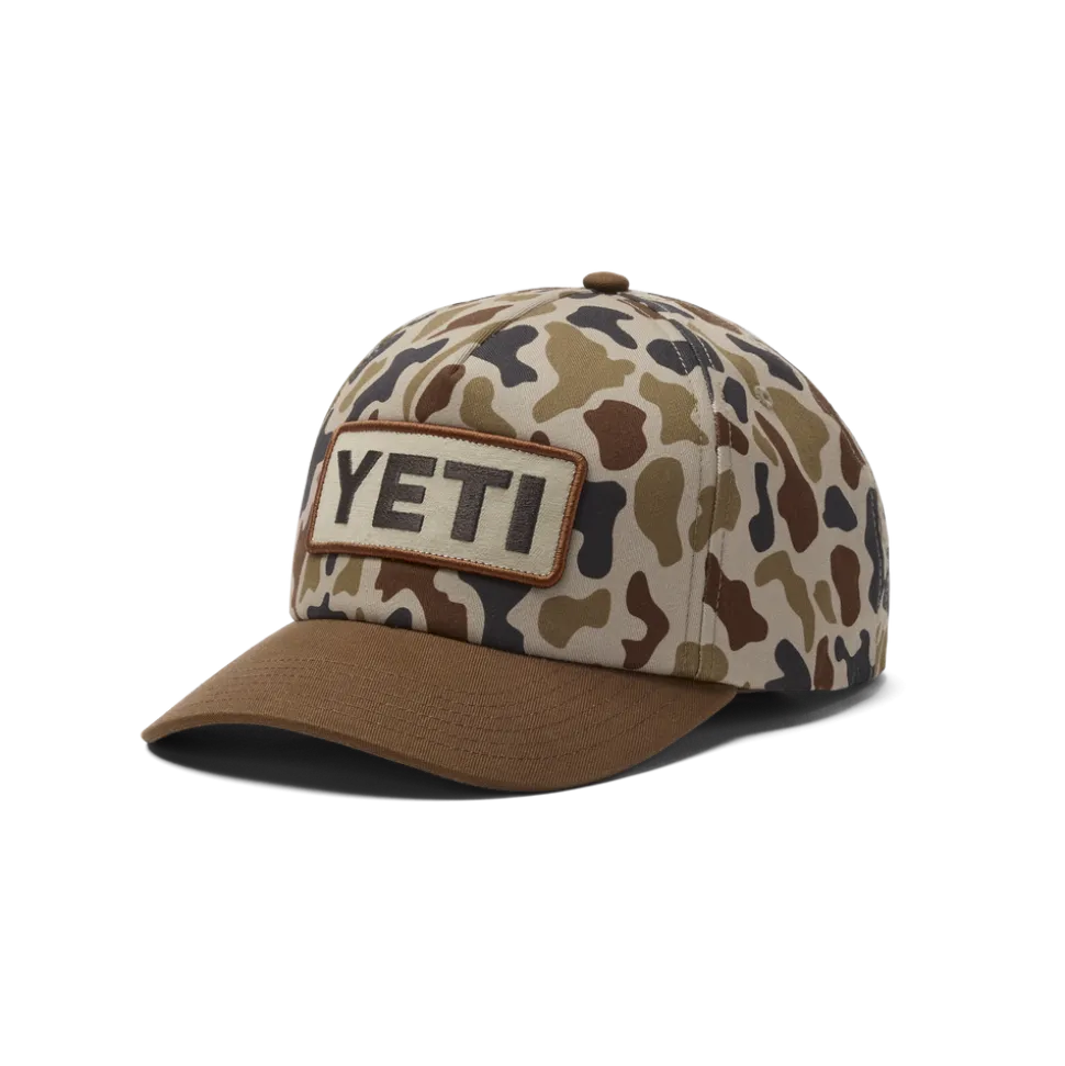 YETI® Wetlands middelhoge pet met platte klep in camouflagestijl, met logobadge